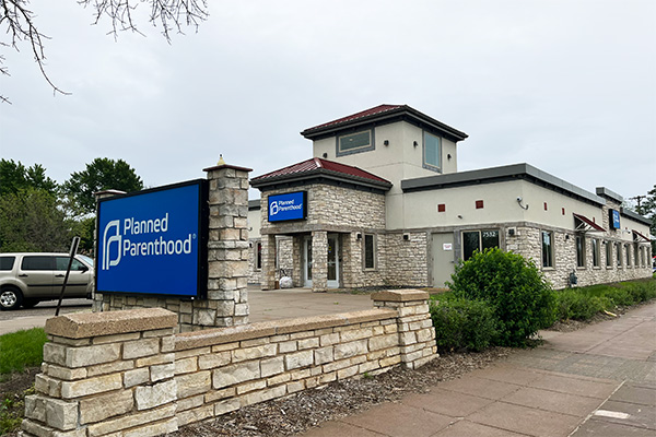Planned Parenthood - Brooklyn Park exterior